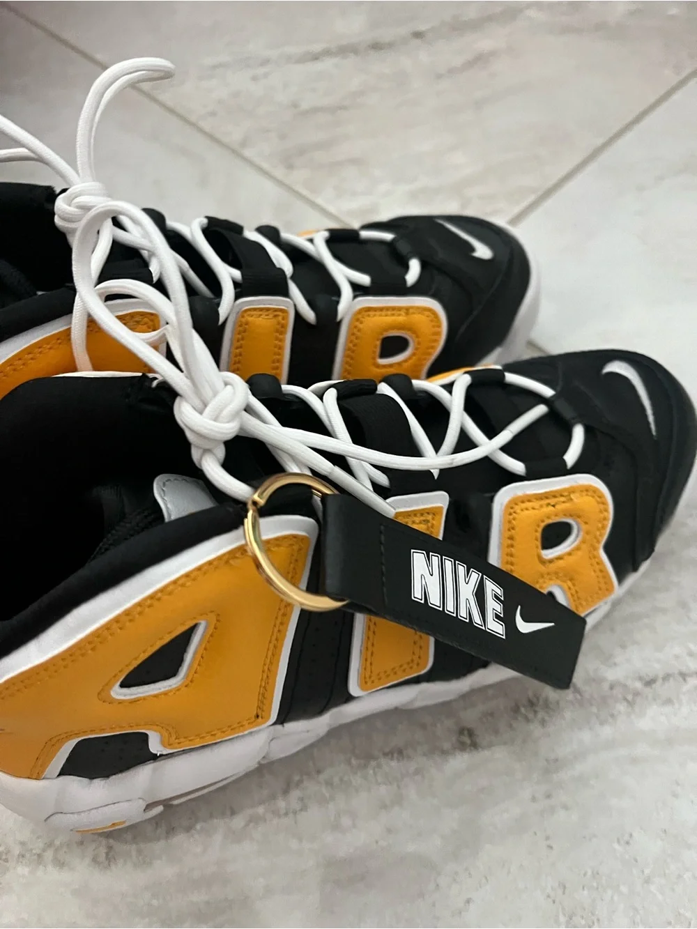 Nike air tempo GS 6Y fn0262-001yellow black